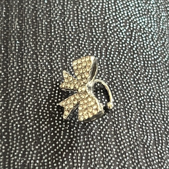 BOWKNOT Ear Cuff Huggie 18K Plated Silver Rhinestones No pierce Clip On Earring - Picture 9 of 16